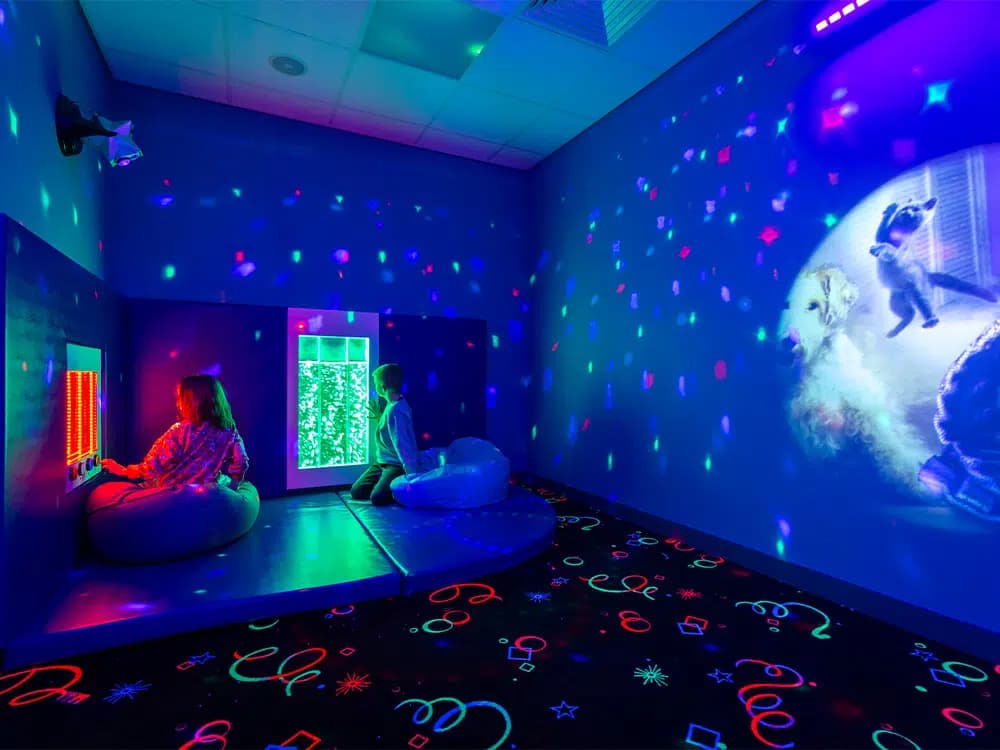Sensory Room mit weichen Lichteffekten und geschützter Raumwirkung